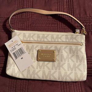 NWT 🎉Michael Kors small bag🎉Host Pick